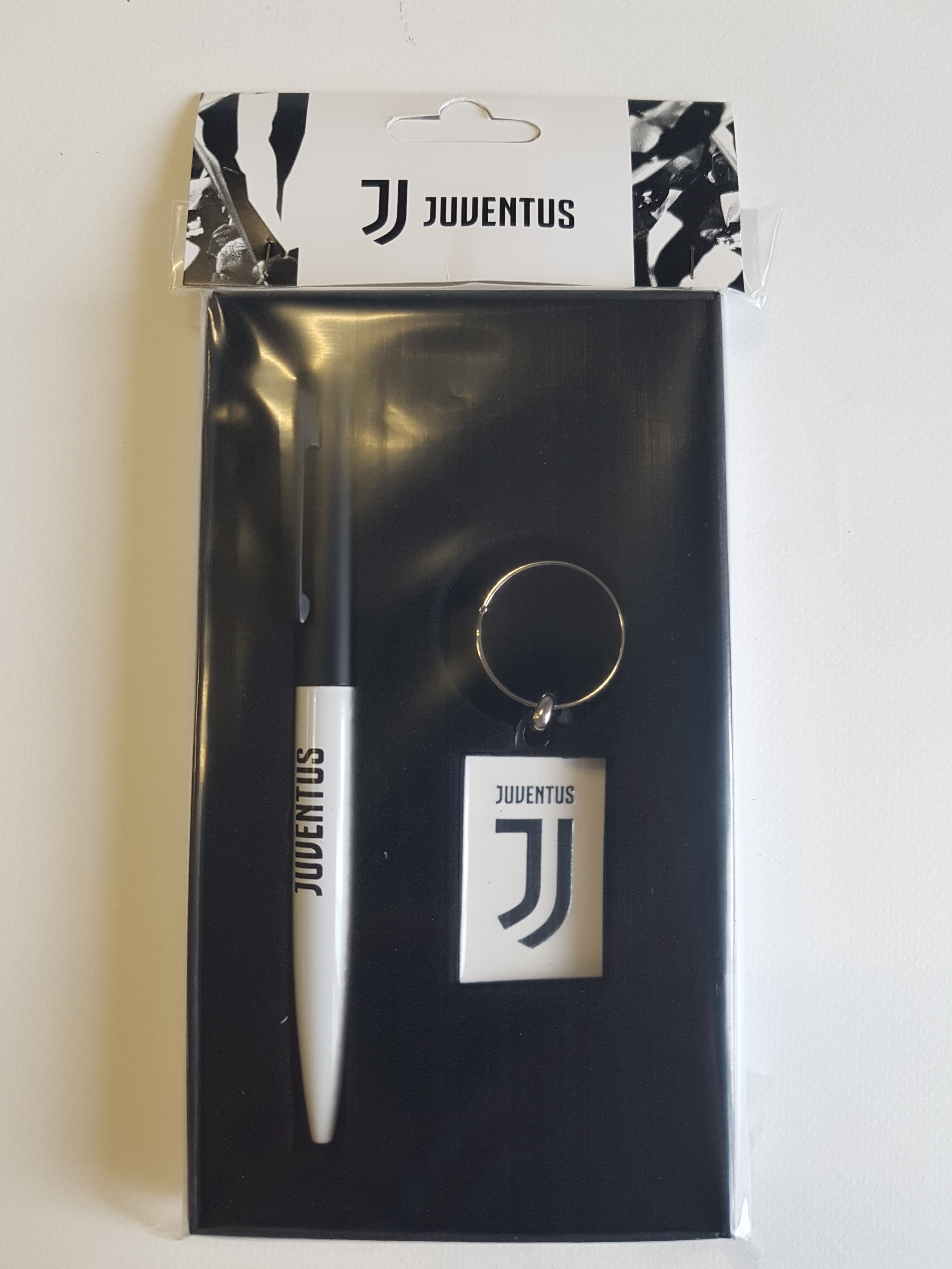Penna a sfera con portachiavi in metallo Juventus - Cartoarte Penna a sfera con portachiavi in metallo Juventus - Cartoarte