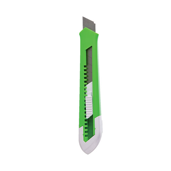 Taglierino cutter con lama 18 mm. - Cartoarte Taglierino cutter con lama 18 mm. - Cartoarte